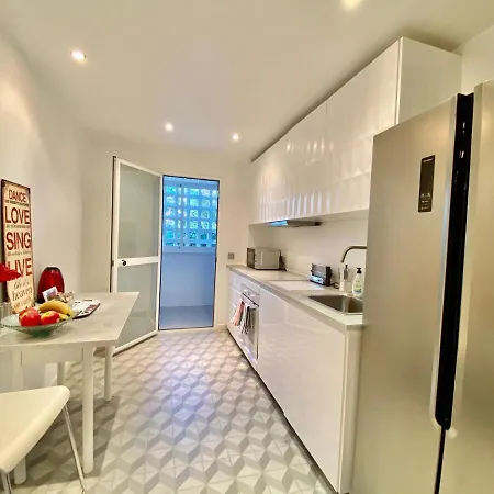 Golden Mile Beach Apartment *