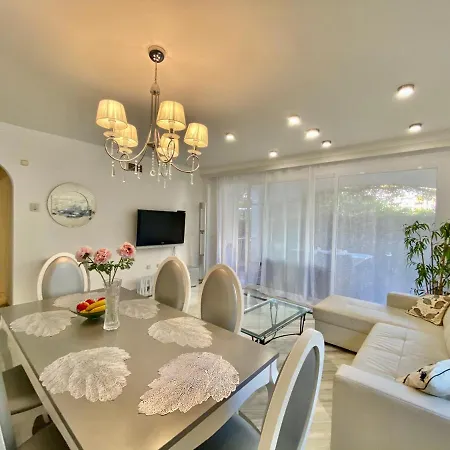 Golden Mile Beach Apartment *